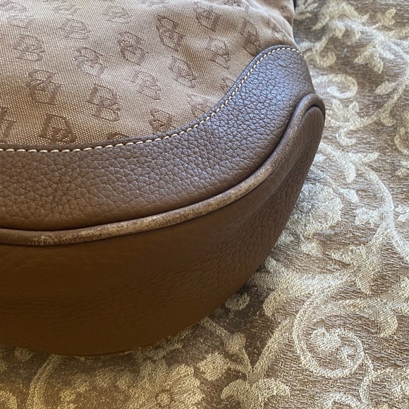 Classic Dooney & Bourke Shoulder Bag - Picture 3 of 10